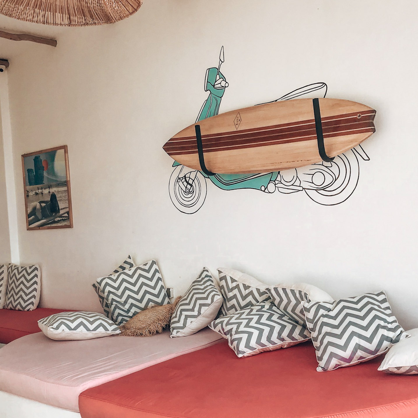 Kos One Sofa Chill Area Bali Canggu Hostel 